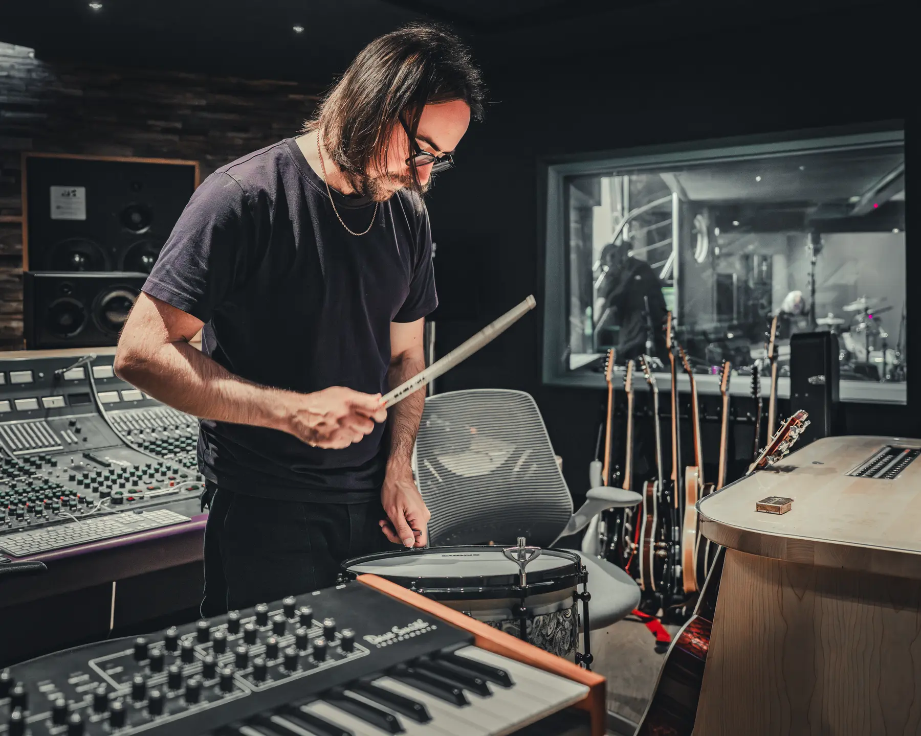 Theo Verney tuning drums 2025