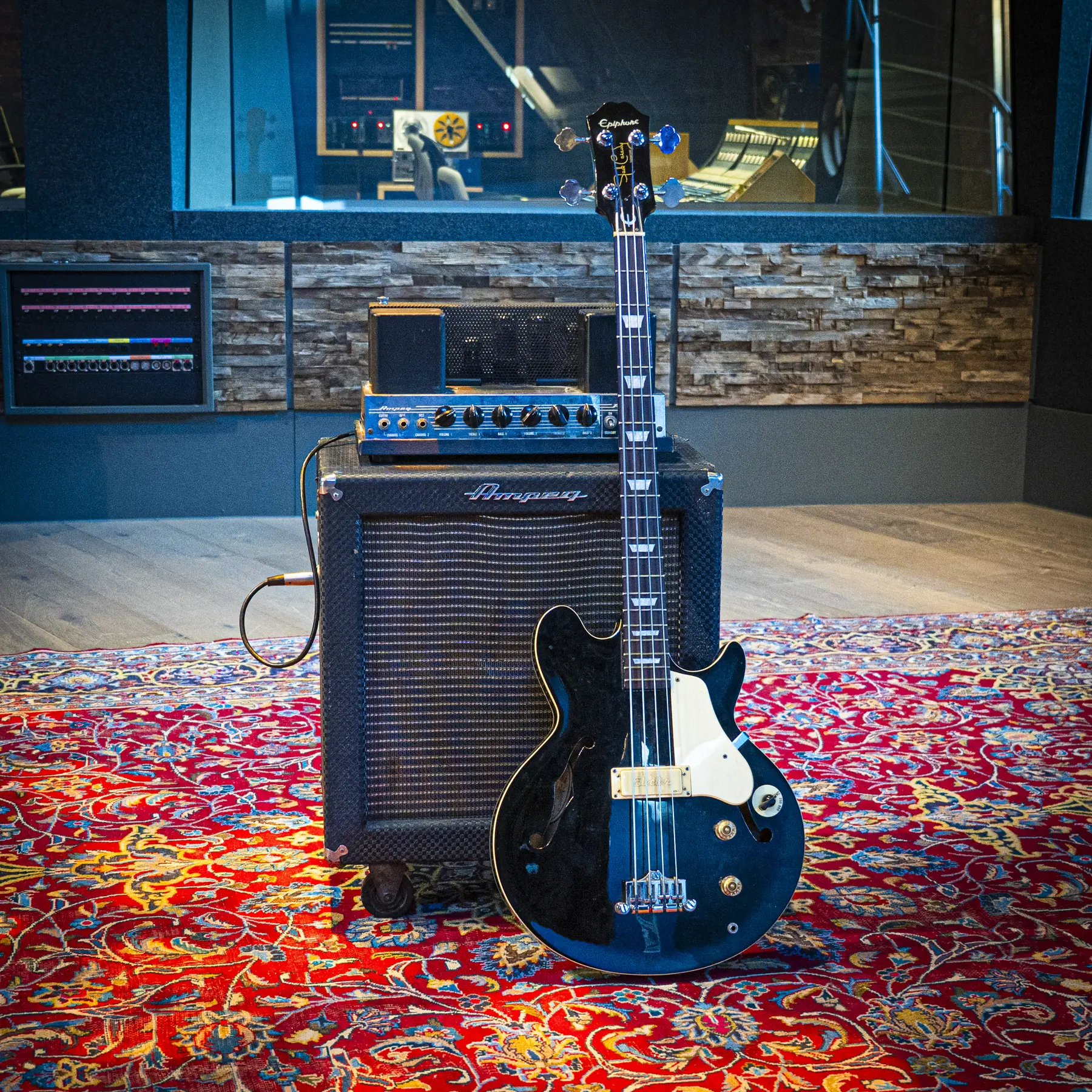 Epiphone Jack Casady and our Ampeg B-15-N with Portaflex cab